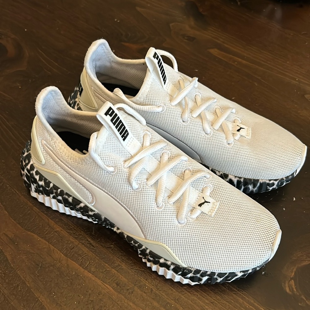 PUMA sneakers. Size 5.5.